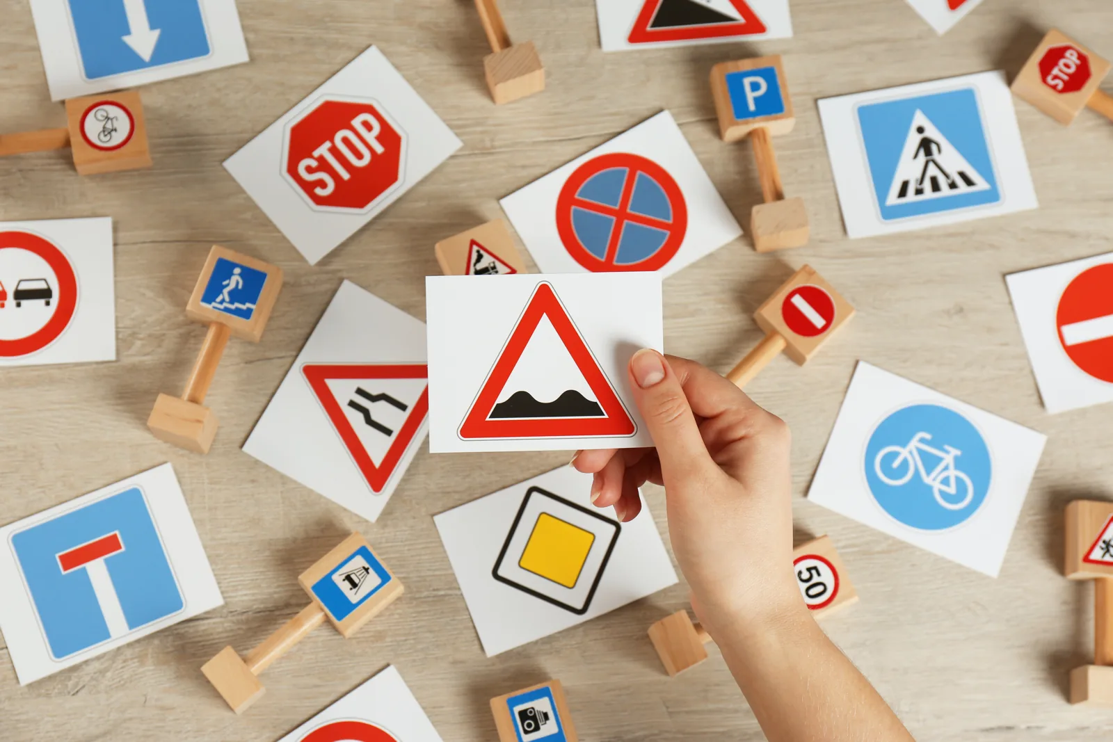 Verkehrszeichen als Lernmaterial für den Theorieunterricht